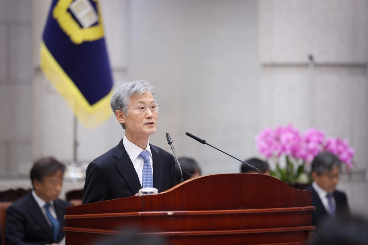 조희대 대법원장이 2일 서울 서초구 대법원 청사에서 열린 시무식에서 신년사를 하고있다. 대법원 제공