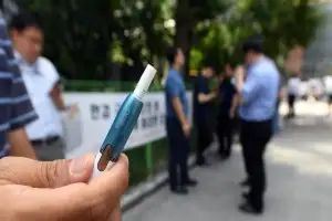 韓 관광객 몰려가는데…전자담배 폈다간 ‘27만원’ 날아간다