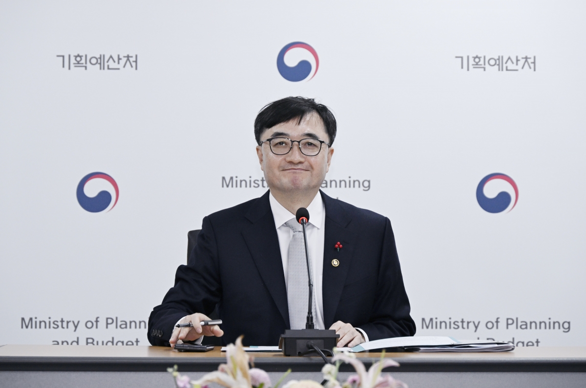 임기근 차관, 확대간부회의 주재     (서울=연합뉴스) 임기근 기획예산처 차관이 2일 KT＆G 임시집무청사에서 열린 ‘확대간부회의’를 주재하고 있다. 2026.1.2 [기획예산처 제공. 재판매 및 DB 금지]