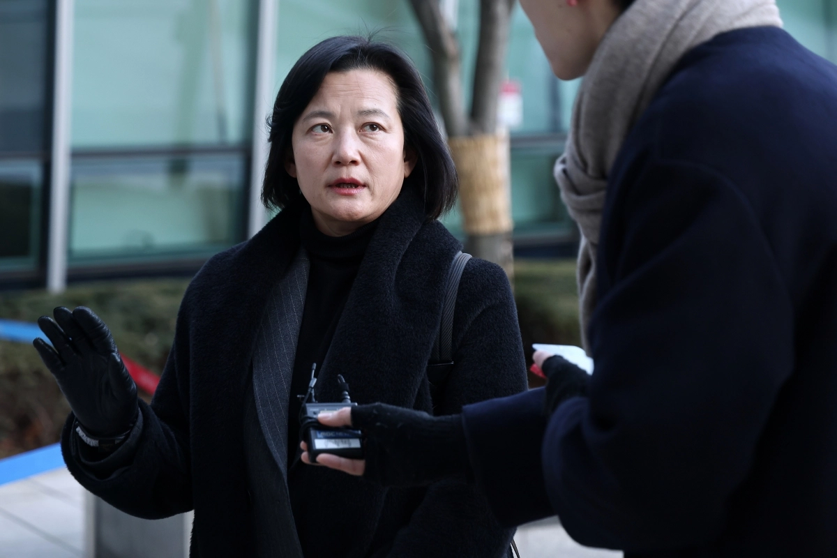 정유미 검사장이 지난달 22일 서울행정법원에서 열린 집행정지 신청 심문기일에 출석하고 있다.  연합뉴스