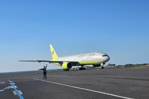 진에어 여객기 꼬리 부분서 연기… 탑승객 120여명 대피소동