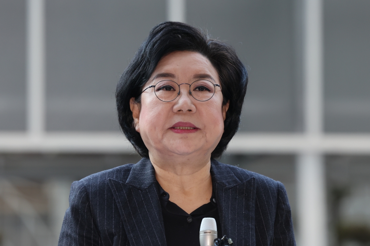 초대 기획예산처 장관 후보자로 지명된 이혜훈 전 국민의힘 의원이 30일 오전 서울 중구 예금보험공사에 마련된 인사청문회 준비 사무실로 출근하며 내란 발언 관련 입장을 밝히고 있다 2025.12.30 뉴스1