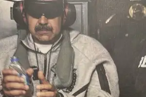 트럼프, 마두로 압송 사진 공개…“베네수 통치, 정권이양까지”