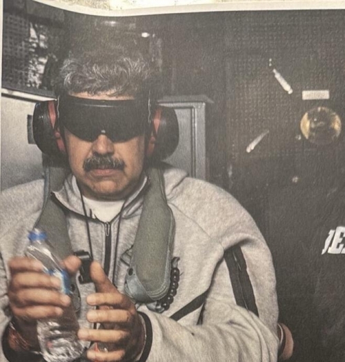 도널드 트럼프 미국 대통령이 소셜미디어를 통해 공개한 니콜라스 마두로 베네수엘라 대통령 압송 모습. 트루스소셜 캡처