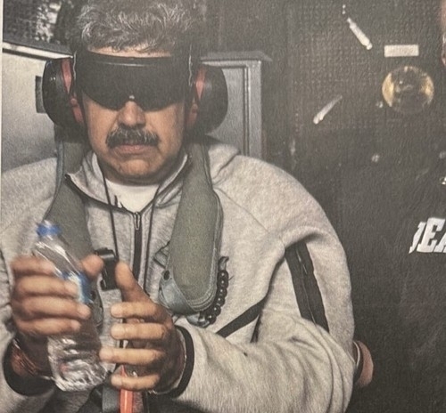 도널드 트럼프 미국 대통령이 3일(현지시간) 미군이 기습적인 군사 작전으로 체포한 니콜라스 마두로 베네수엘라 대통령의 근황 사진을 사회관계망서비스(SNS) 트루스소셜에 공개했다. 2026.1.4 연합뉴스