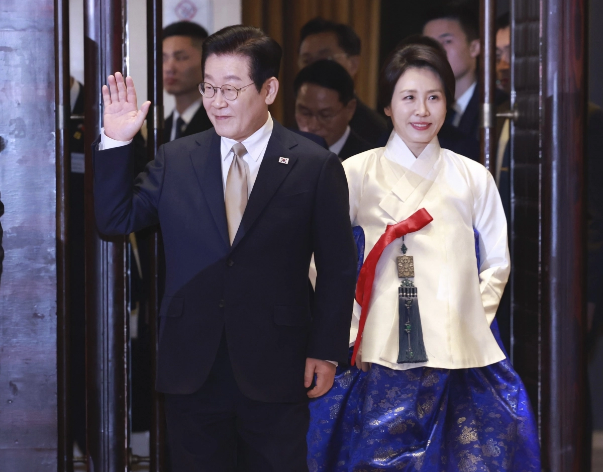 이재명 대통령 부부, 재중 한국인 간담회 입장