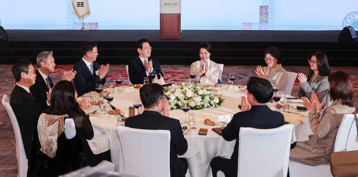 베이징 동포 만찬간담회 참석한 이재명 대통령 부부