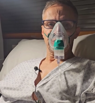 스위스 화재 참사 현장에서 청년들을 구한 뒤 병원 치료를 받고 있는 파올로 캄폴로. 20미닛 영상 캡처