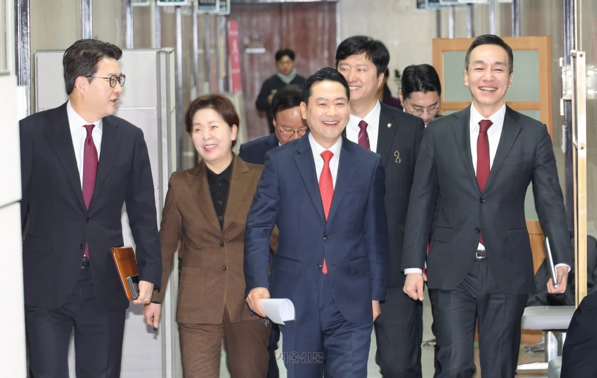 5일 장동혁 국민의힘 당 대표가 국회에서 열린 최고위원회의에 참석하고 있다.2026.1.5안주영 전문기자