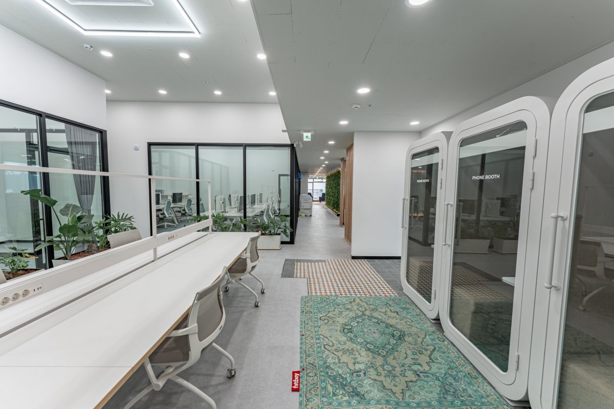 제주시 중앙로 공공워케이션 오피스 아일랜드워크랩 내부. 제주도 제공