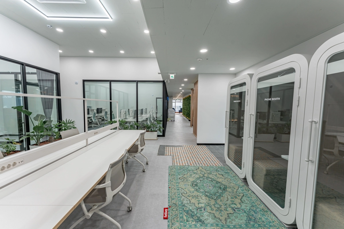 제주시 중앙로 공공워케이션 오피스 아일랜드워크랩 내부. 제주도 제공