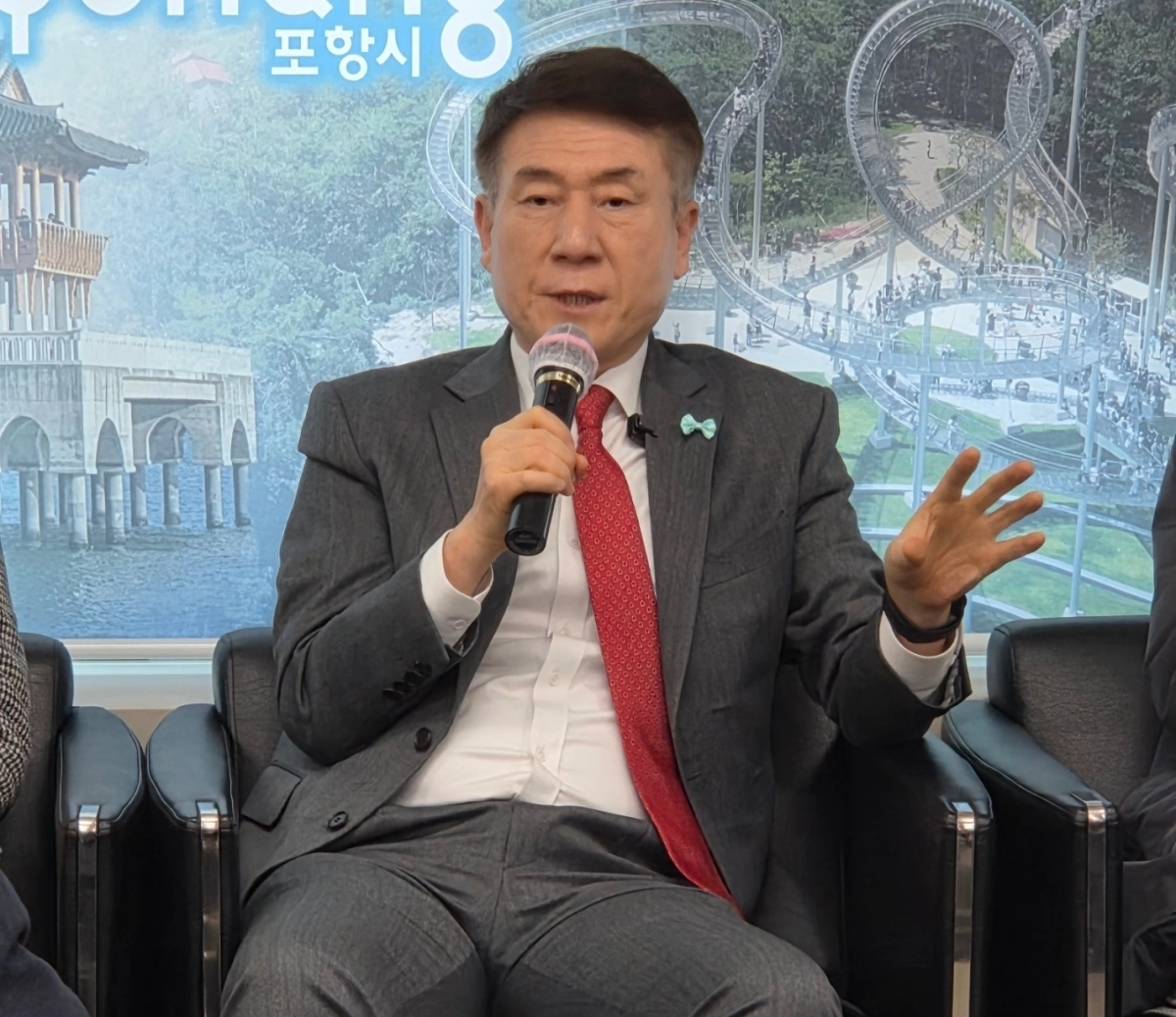 경북도지사 출마 의향을 밝히는 이강덕 포항시장. 김형엽 기자