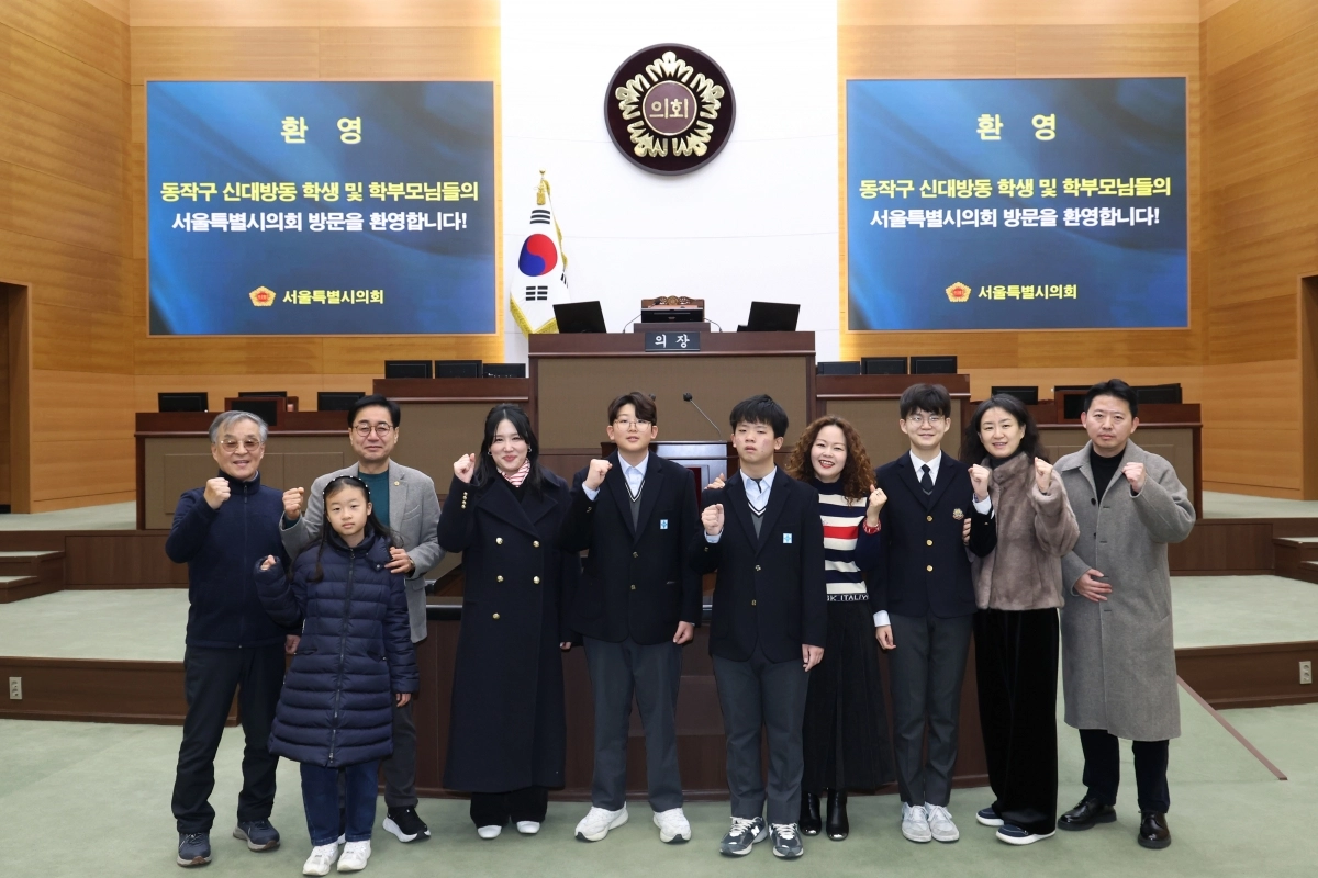 최민규 서울시의원(왼쪽 두 번째)