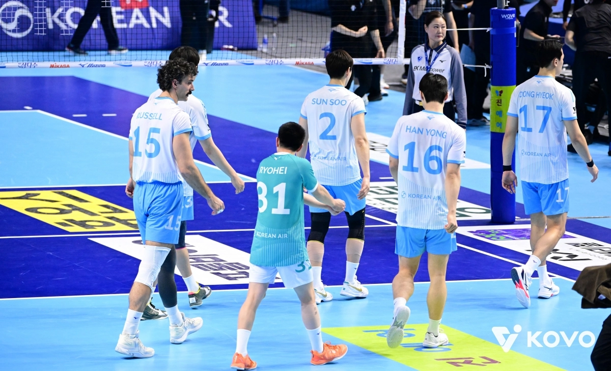 4일 현대캐피탈과의 경기에서 세트를 마치고 자리로 돌아가는 대한항공 선수들. 한국배구연맹 제공