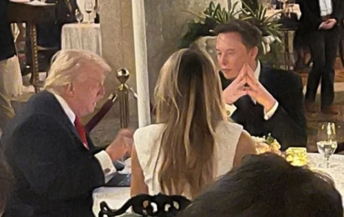 일론 머스크 테슬라 최고경영자(CEO)가 자신의 엑스(X)에 올린 도널드 트럼프 미국 대통령 부부와의 만찬 사진. 일론 머스크 X 캡처