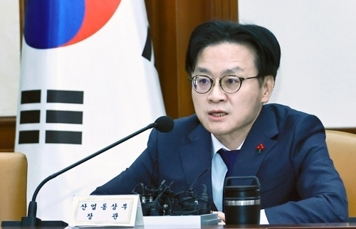 김정관 산업통상부 장관이 24일 서울 종로구 정부서울청사에서 열린 경제장관회의 및 산업경쟁력강화 관계장관회의에서 발언하고 있다. 2025.12.24 산업통상부 제공