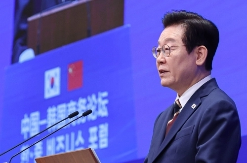 중국을 국빈방문 중인 이재명 대통령이 5일 베이징 조어대에서 열린 한·중 비즈니스 포럼에서 발언하고 있다. 연합뉴스