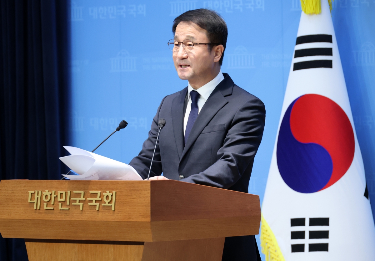 한병도 더불어민주당 의원이 지난 4일 국회에서 원내대표 보궐선거 출마 기자회견을 하고 있다. 2026.1.4 연합뉴스