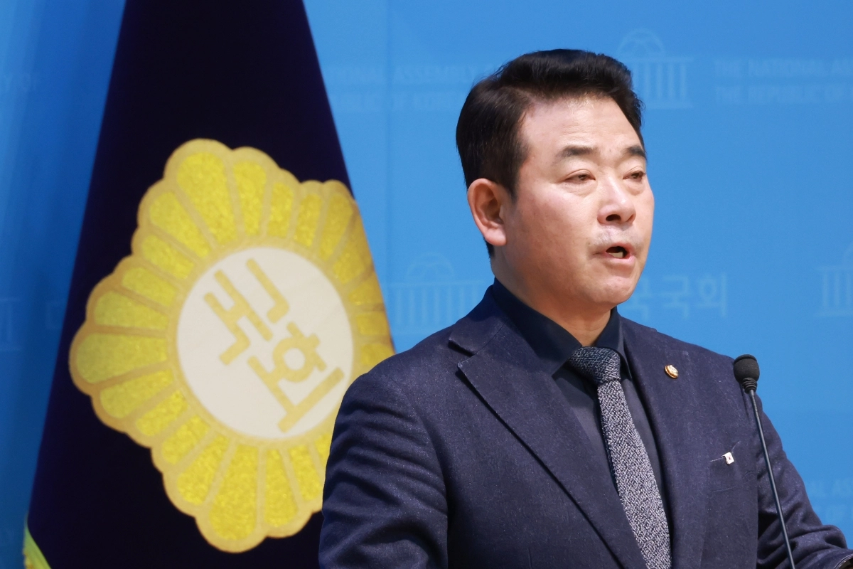 박정 더불어민주당 의원이 지난 2일 국회 소통관에서 원내대표 보궐선거 출마를 선언하고 있다. 2026.1.2 연합뉴스