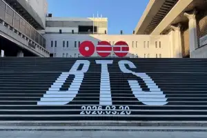 방탄소년단, ‘세종문화회관 계단’ 뒤덮었다…컴백 신호탄
