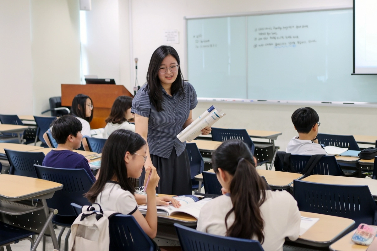 지난해 동대문구에 진행한 ‘2025년 여름방학 외대쌤 영어브릿지’에 참여한 학생들 모습. 동대문구 제공