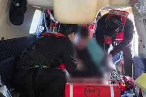 한라산 삼각봉서 20대 관광객 쓰러져… 흉통·구토에 해경 헬기로 긴급 이송