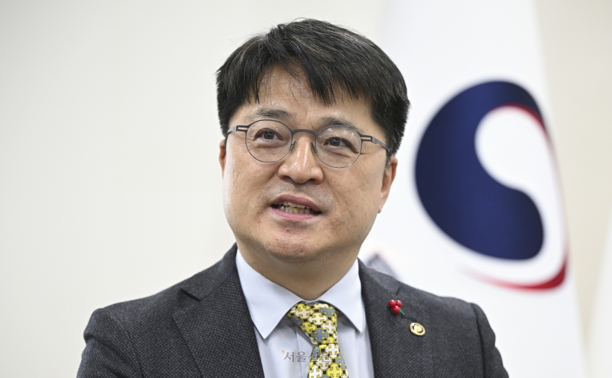 문신학 산업통상부 차관이 5일 정부서울청사에서 서울신문과 인터뷰하고 있다. 2026. 1. 5. 이지훈 기자