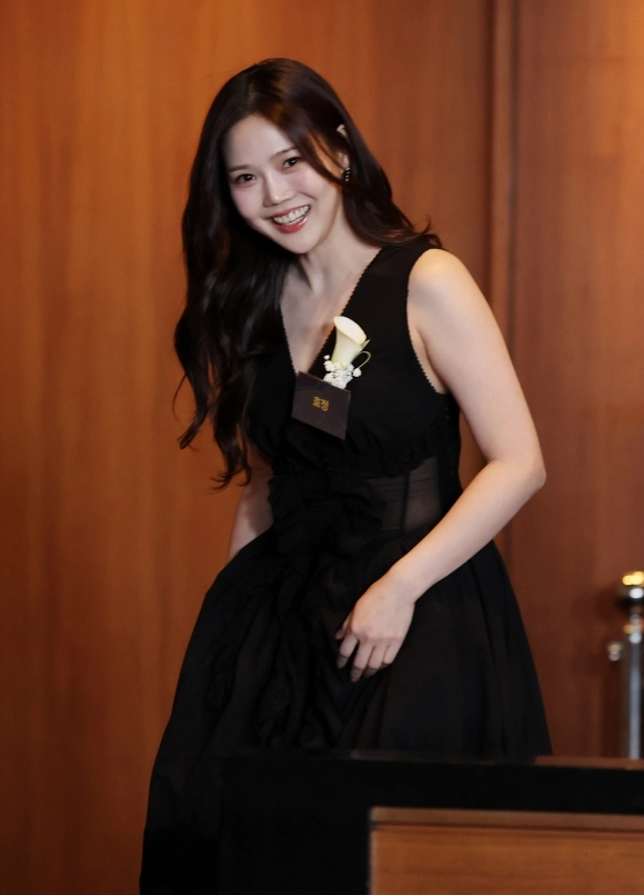 시상식 참석한 오마이걸 효정