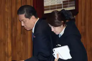 경찰, ‘강선우 1억 보관’ 전직 보좌관 16시간 피의자 조사