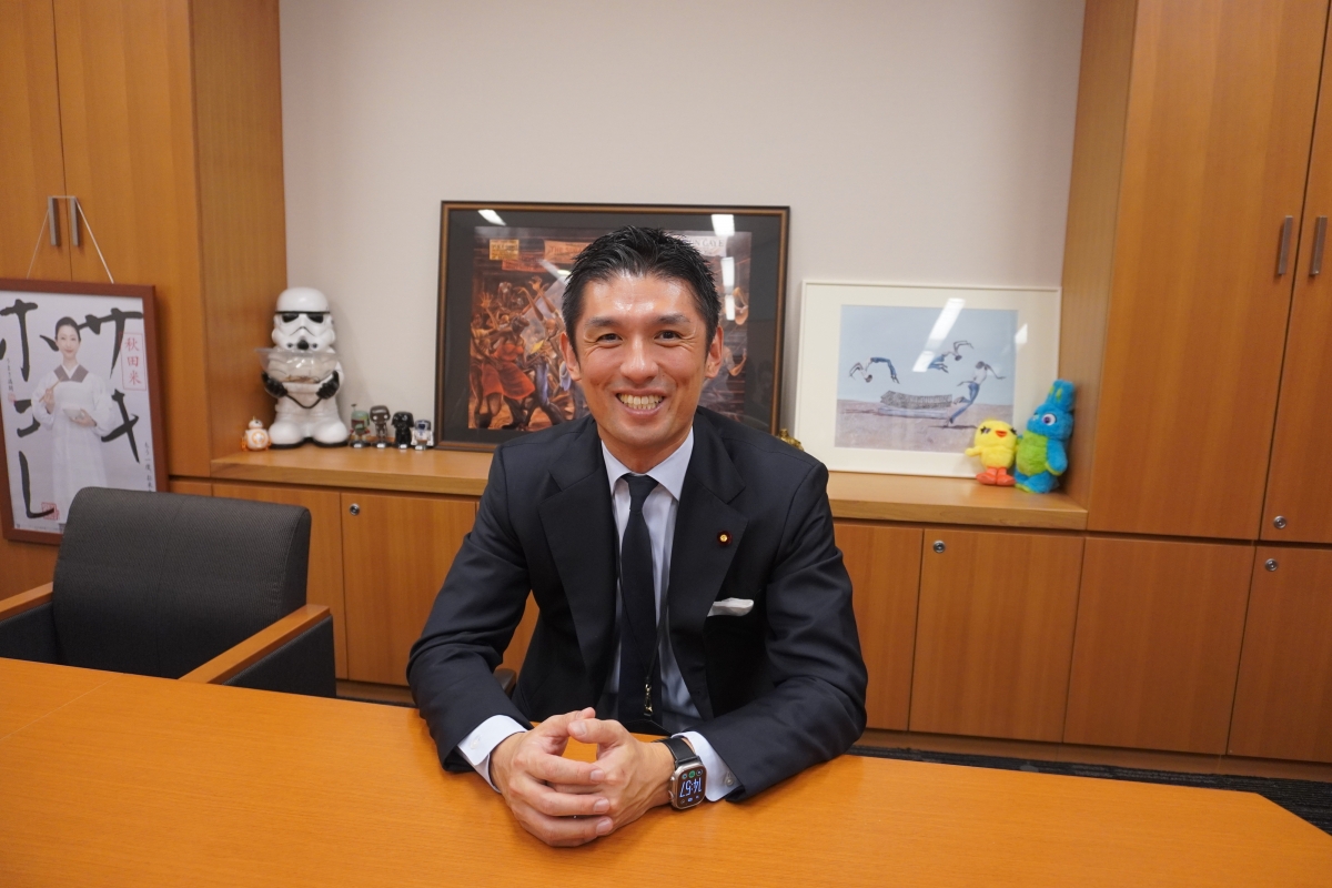 데라다 마나부 일본 중의원 의원이 지난해 12월 도쿄 나가타초 중의원 제1의원회관에서 서울신문과 인터뷰를 하고 있다.  도쿄 명희진 특파원