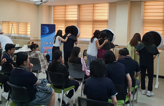 디지로그가 일선 학교에서 시행 중인 ‘AI기반 청소년 건강관리 프로젝트’ 현장