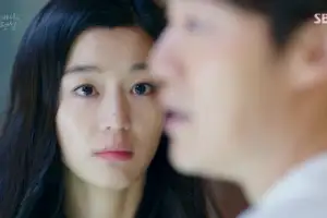 이병헌·전지현과 나란히 섰던 배우, 감독 변신 통했다…신작 ‘이곳’ 초청