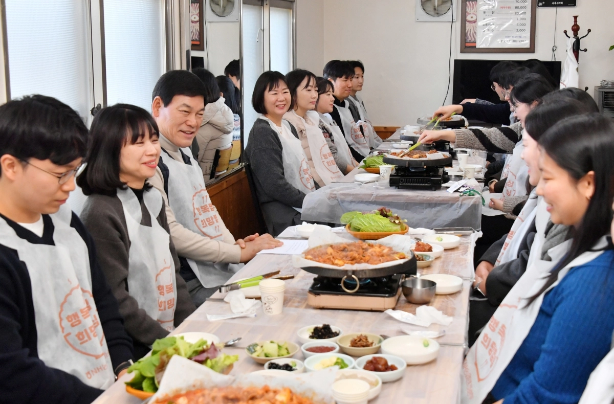정철원 담양군수가 6일 직원들과 소통하고 의견을 나누는 자리를 갖고 있다. (담양군 제공)
