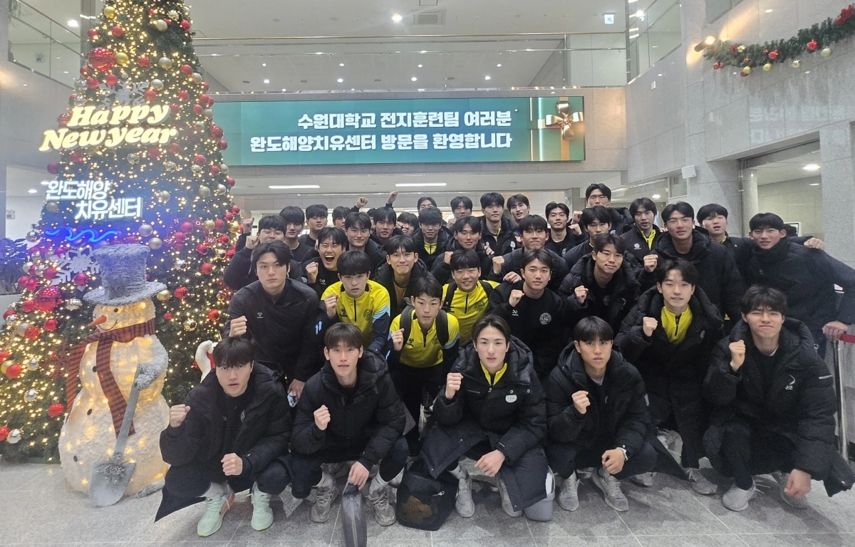 완도군이 동계 전지훈련 선수들의 체력 회복과 치유를 위해 다양한 해양치유 프로그램을 제공하고 있다.