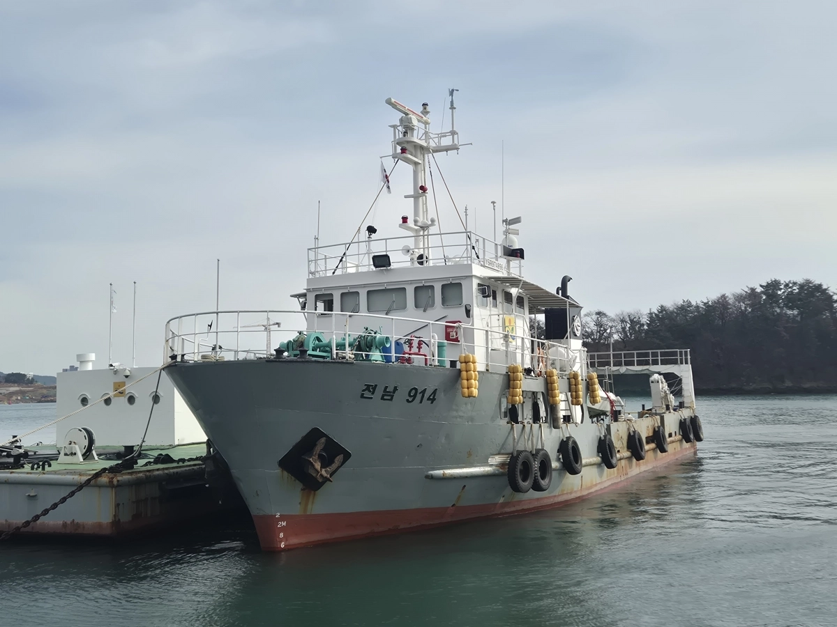 전남도의 해양환경정화선. 전남도 제공