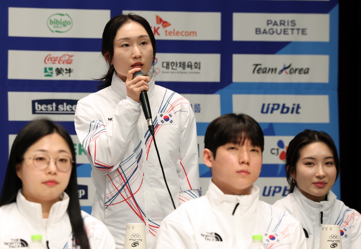 최민정이 7일 충북 진천국가대표선수촌에서 열린 2026 밀라노·코르티나담페초 동계올림픽 D-30 미디어데이에서 취재진의 질문에 답하고 있다. 2026.1.7 진천 연합뉴스