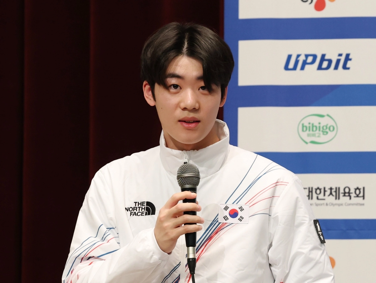 이준서가 7일 충북 진천국가대표선수촌에서 열린 2026 밀라노·코르티나 동계올림픽 D-30 미디어데이에서 취재진의 질문에 답하고 있다. 2026.1.7 진천 연합뉴스