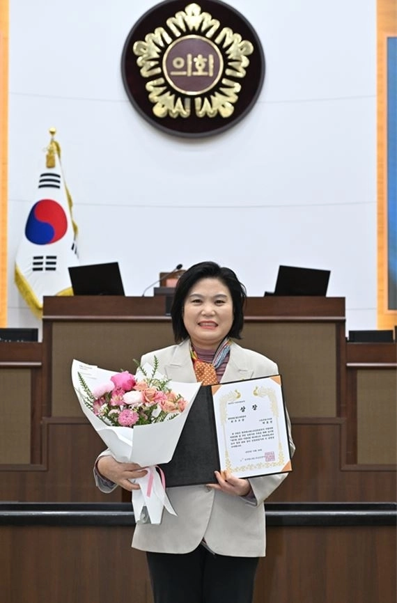 ‘제17회 2025 지방의원 매니페스토 약속대상’에서 좋은 조례 분야 최우수상을 수상한 박춘선 부위원장