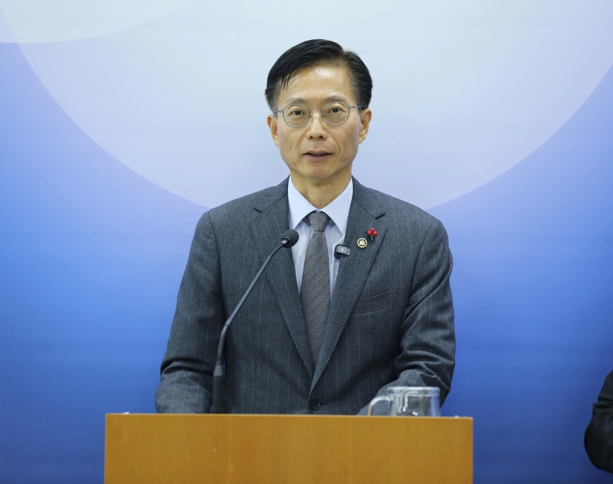 김용선 지식재산처장이 8일 정부대전청사에서 국민의 아이디어를 발굴해 사업과 정책으로 열결하는 범국가 국민 참여 프로젝트 ‘모두의 아이디어’에 대해 설명하고 있다.