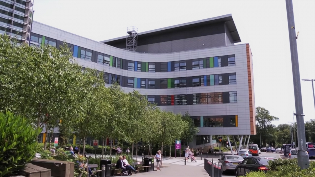 영국 포츠머스 퀸 알렉산드라 병원 전경. 위키미디어 커먼스