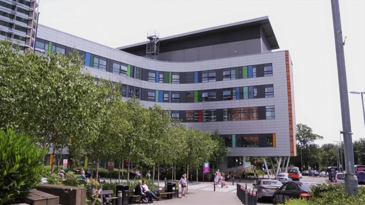 영국 포츠머스 퀸 알렉산드라 병원 전경. 위키미디어 커먼스