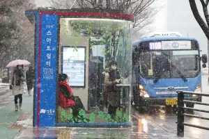 최첨단 버스정류장, ‘성동형 스마트쉼터’ 이용자 94% 만족