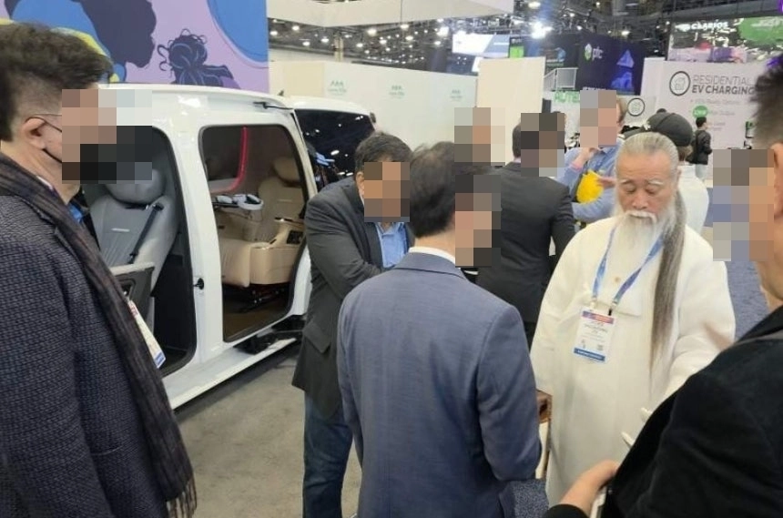 미국 라스베이거스에서 열린 세계 최대 전자전시회 ‘CES 2026’ 행사장에 나타난 천공. 소셜미디어(SNS) 캡처