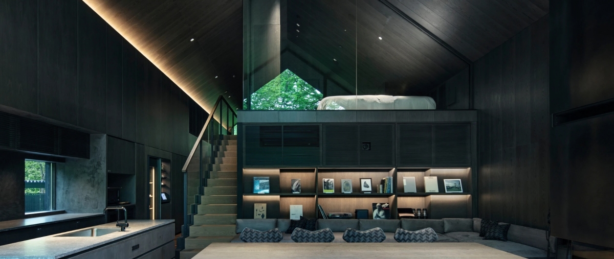 낫 어 호텔이 판매한 기타카루이자와 별장 내부. 패션 브랜드 화이트 마운티니어링을 이끄는 아이자와 요스케가 크리에이터로 참여했다. 희소한 건축물을 소유하면서 직접 숙박할 수 있고, 사용하지 않는 기간에는 유상 임대가 가능하다는 점이 초부유층의 주목을 받았다. 해당 물건은 분양 개시 후 전량 판매됐다. 낫 어 호텔 홈페이지 캡처