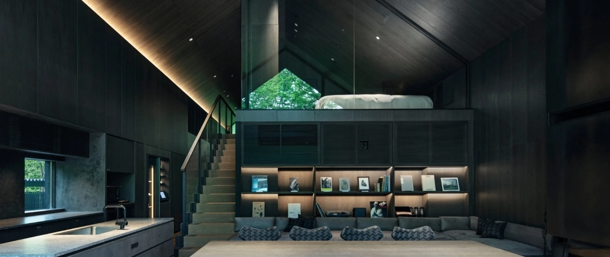 낫 어 호텔이 판매한 기타카루이자와 별장 내부. 패션 브랜드 화이트 마운티니어링을 이끄는 아이자와 요스케가 크리에이터로 참여했다. 희소한 건축물을 소유하면서 직접 숙박할 수 있고, 사용하지 않는 기간에는 유상 임대가 가능하다는 점이 초부유층의 주목을 받았다. 해당 물건은 분양 개시 후 전량 판매됐다. 낫 어 호텔 홈페이지 캡처