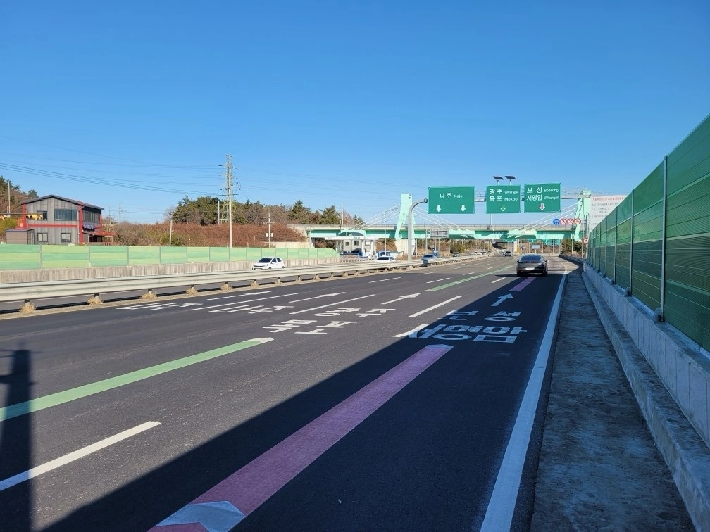 무안 남악신도시와 오룡지구의 주요 관문인 남악IC 진입도로 확포장공사가  2025년 12월 31일 준공됐다.