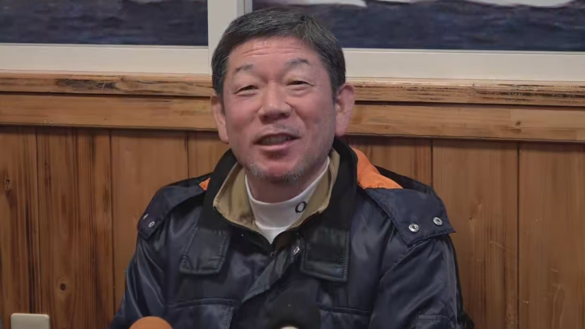 지난 5일 일본 최대 수산시장인 도요스 시장에서 열린 올해 첫 경매에서 243㎏짜리 대형 참다랑어가 5억 1030만엔(47억원)에 최고가로 낙찰됐다. 해당 참치를 잡은 아오모리현 오마항 제11 조호마루의 선장 이토 도요카즈(60). 아오모리TV 캡처