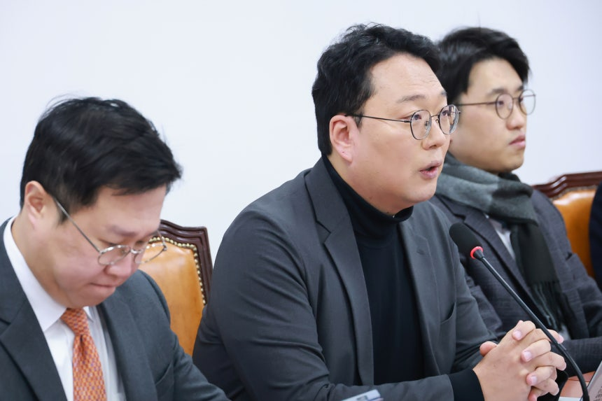 개혁신당 천하람 원내대표가 8일 국회에서 열린 최고위원회의에 참석해 발언하고 있다. 연합뉴스