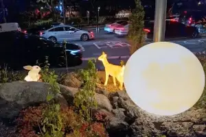 서대문 홍은사거리에 경관조명…사슴·달·토끼, 야간에도 볼거리