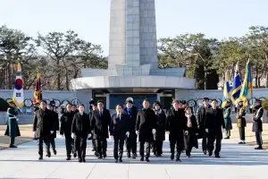 중랑구의회, 현충원 참배…“책임 의정으로 충실한 임기 마무리” 다짐